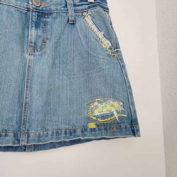 Y2K Gap Jeans Patchwork Distressed Denim Mini Skirt Low Rise Bratz Size 6 - Picture 3 of 9